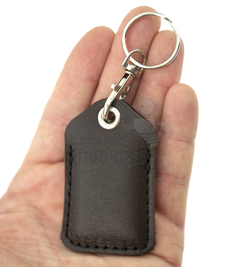 Чехол брелок прямоугольный с карабином, цв.коричневый 