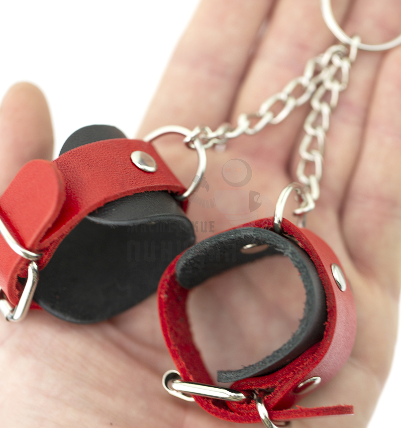 Брелок Наручники, цв.черно-красный