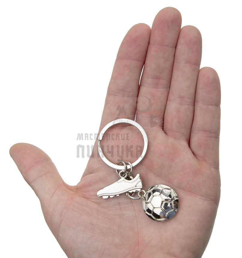 Брелок для ключей "Бутсы и футбольный мяч"