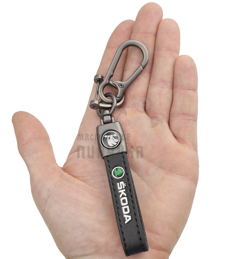 Авто карабин кожаный SKODA