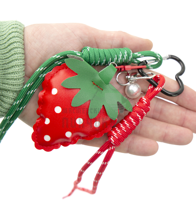 Брелок/Подвеска для ключей "Клубника"