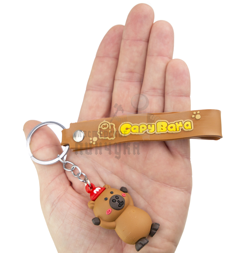 Брелок для ключей "Капибара в кепке" с ремешком