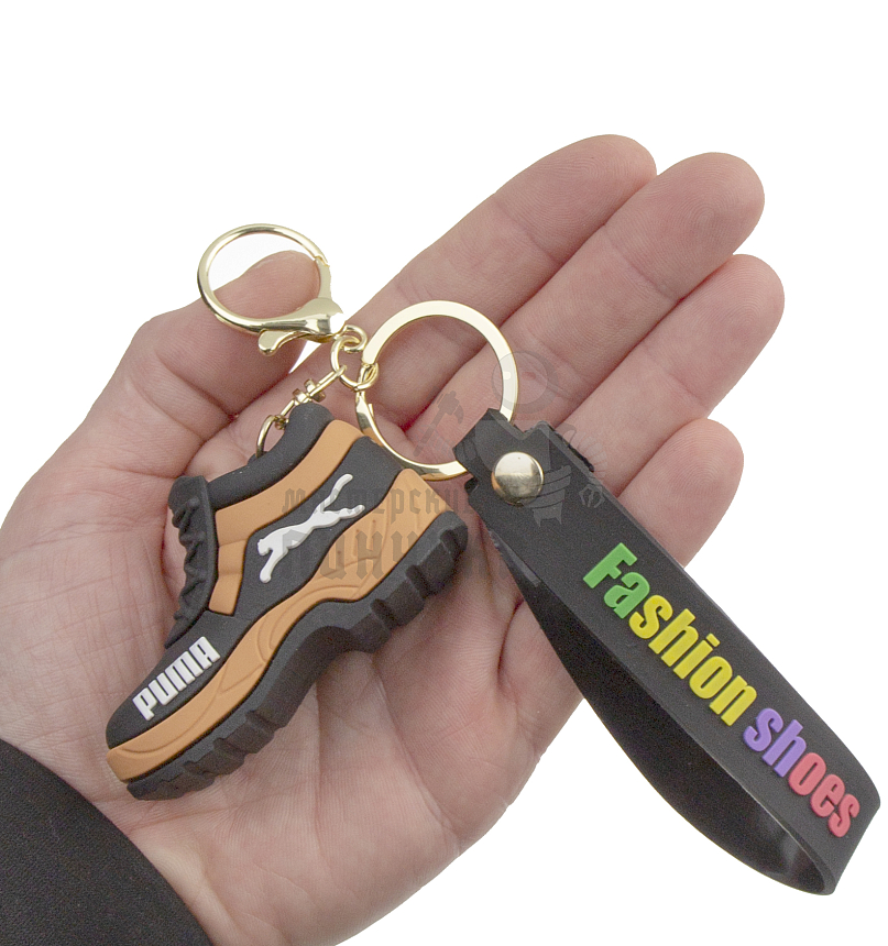 Брелок для ключей "PUMA ботинок" цв.бежевый + карабин