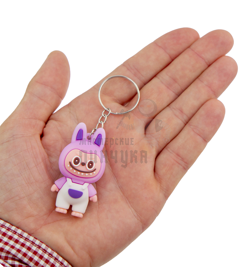 Брелок для ключей "LABUBU" в комбинезоне, цв. сиреневый/белый