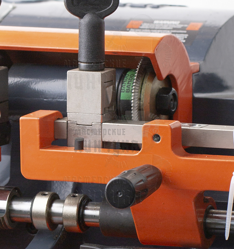 Cтанок Keyworld  100G Универсальный для изготовления ключей