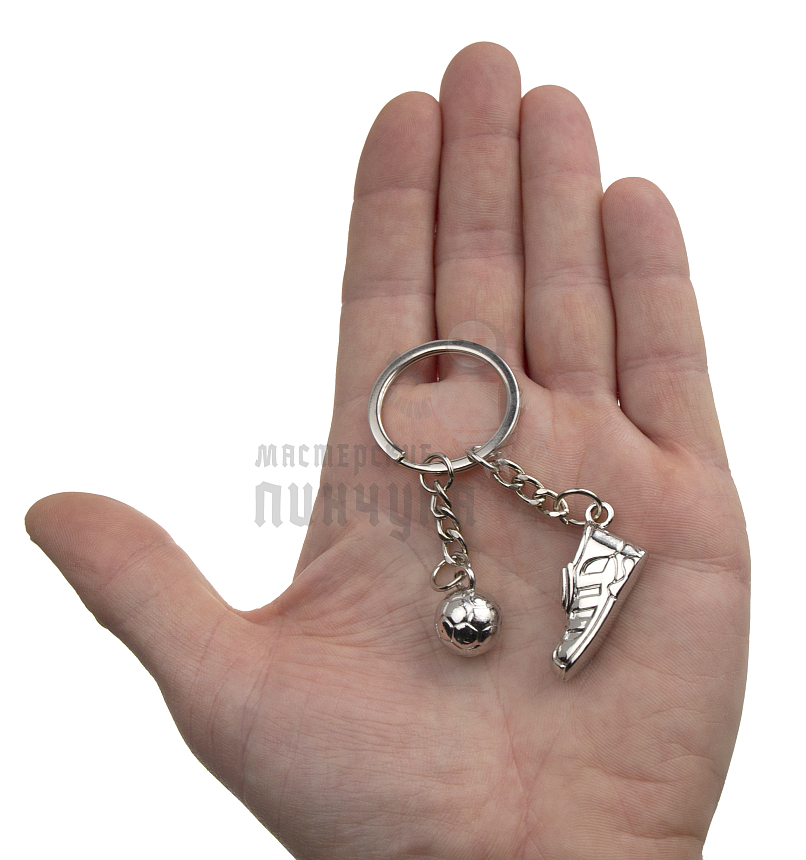 Брелок для ключей "Кроссовок с мячом" 