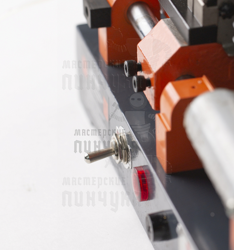 Cтанок Keyworld 218F Универсальный для изготовления ключей