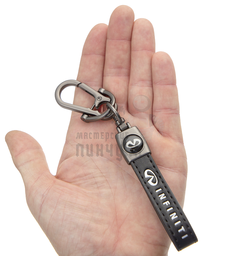 Авто карабин кожаный INFINITI