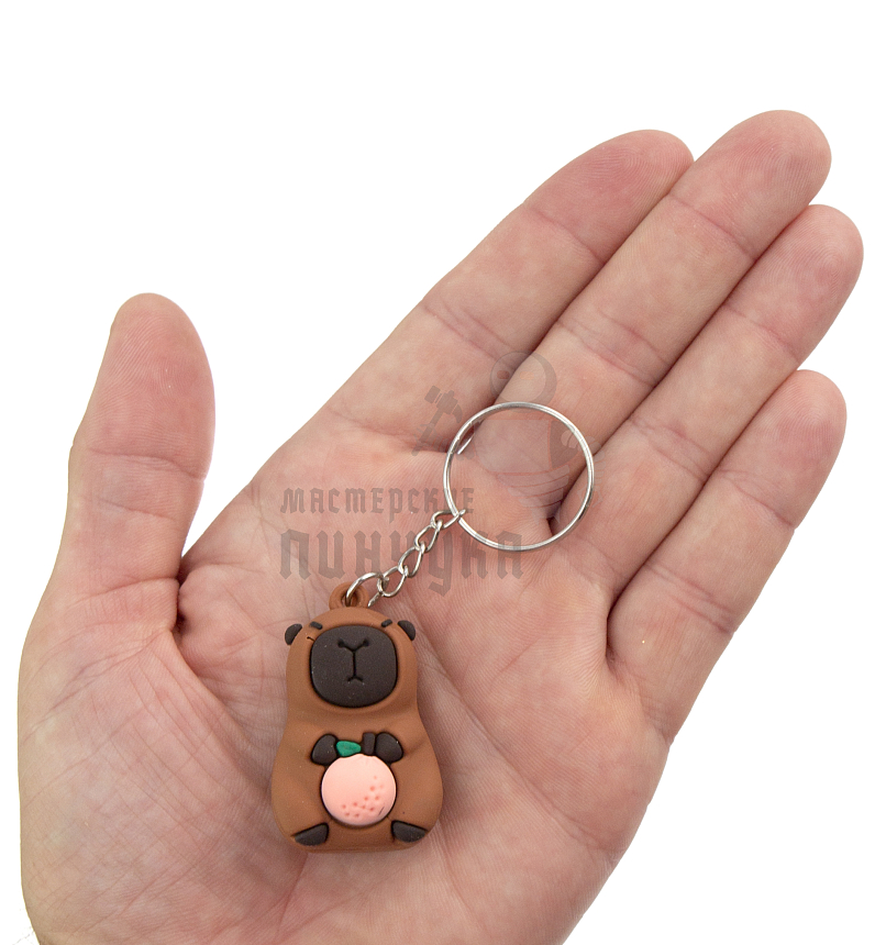 Брелок для ключей "Капибара+персик" 