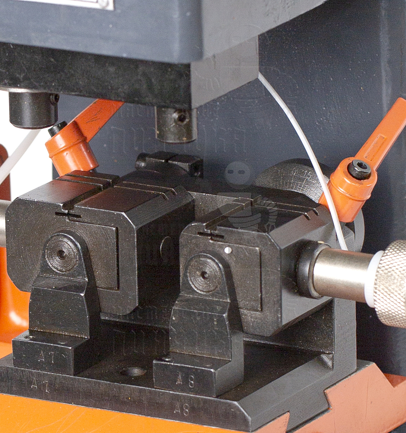 Станок Keyworld 383AC (LX583) Вертикально-фрезерный для изготовления ключей