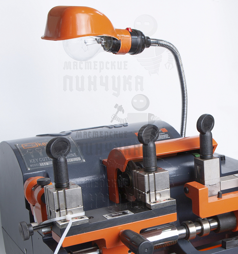 Cтанок Keyworld  100G Универсальный для изготовления ключей